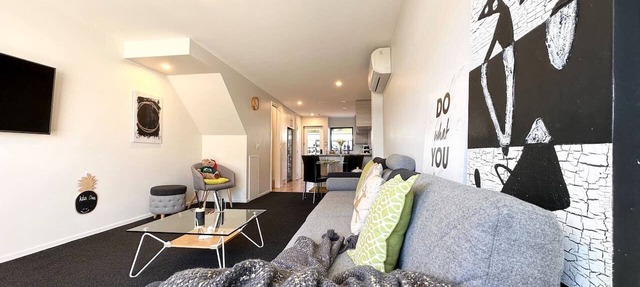 Peacock townhouse with garage and balcony in Christchurch