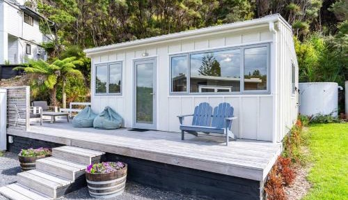 Pearls Embrace - Mangawhai Heads Studio