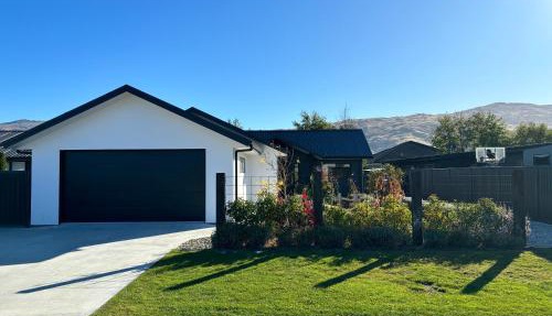 Pedal and Play - Cromwell Holiday Home