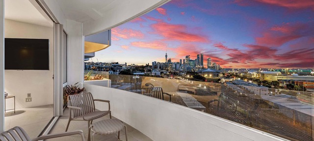 Penthouse Pad with Harbour Views by Zodiak Stays