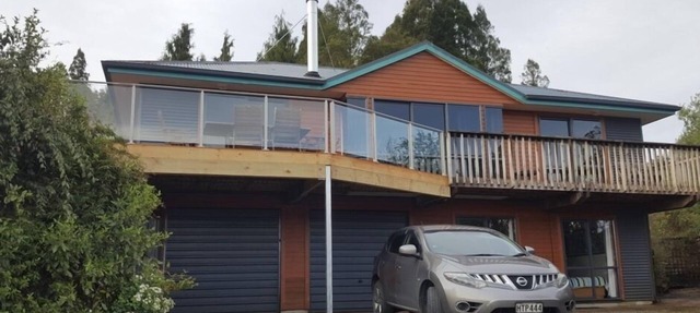 PET FRIENDLY HOLIDAY HOME WITH AMAZING VIEWS OF LAKE BRUNNER