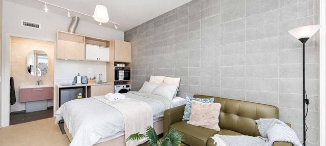 Petone Studio | Balcony + Full Kitchen