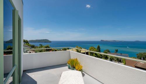 Picturesque on Paku - Tairua Holiday Home