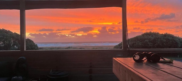 Piha Sunset Bach