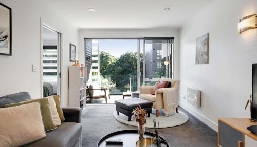 Plush Parkside Comfort Free CarPark Balcony 2BR2BA
