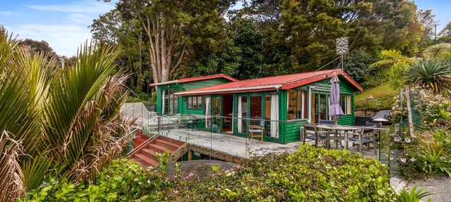 Pohutukawa Cottage - Matakana Holiday Home