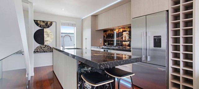 Ponsonby Terrace Apt with Carpark & Sky Tower View