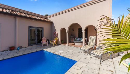 Poolside Serenity - Papamoa Beach Holiday Home