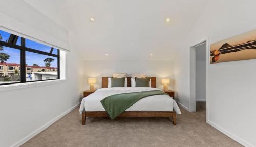 Premium Home with Sauna & Parking - Steps to Beach
