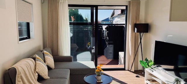 Premium location - CBD & Hagley park