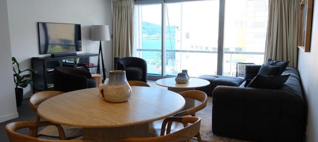 Prime 3 bedrooms apartment with harbour views in Wellington Central