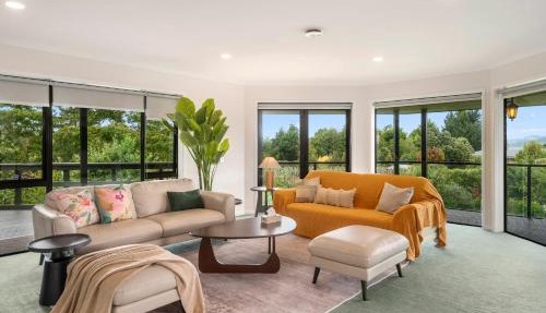 Private 4BR Family Retreat with Huge Garden near Lake Rotorua