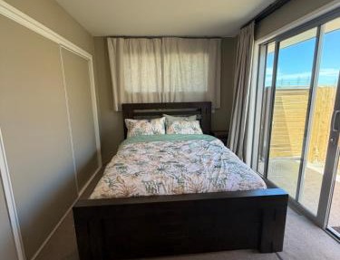 Private Ensuite Near Airport