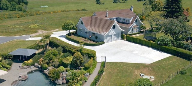 Private Estate, Pool, Spa & Lake Views, Taupō