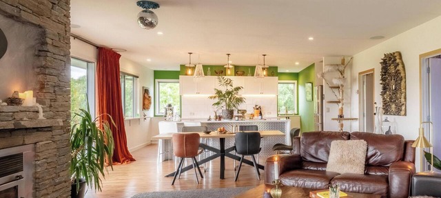 Private & Peaceful Riverside Art House with Sauna | 10 Minutes From Wānaka