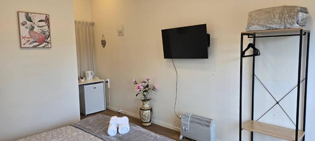 Private Studio Sleepout in Aucklands Convenient Location