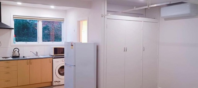 Private Studio with Ensuite & Own Entrance