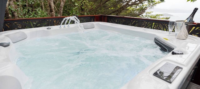 Pukehuia Paradise – Private Spa Retreat with Wellington Harbour Views