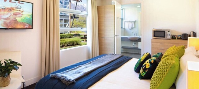 QT Studio Stay | Lakeside Location, Wi-Fi, Parking