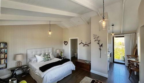 Quail Run Cottage with stunning vineyard views
