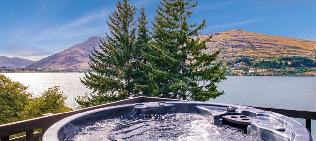 Queenstown Lakefront Dream 4 Bed