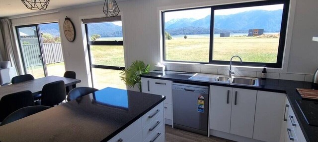 Quiet home by the lake