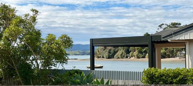 Raglan Crib - Fire Pit, SUP, Pets & Harbour View
