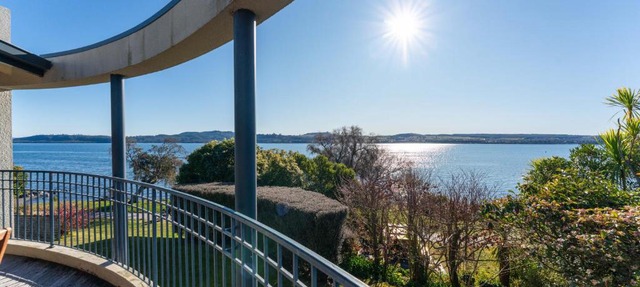 Rainbow Point Yacht Club - Taupo Holiday Home