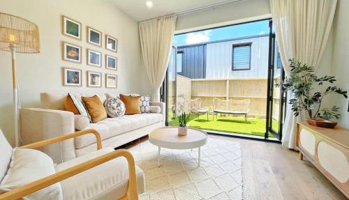 Rare Retreat Stylish 2BR Townhouse vs AC & Parking