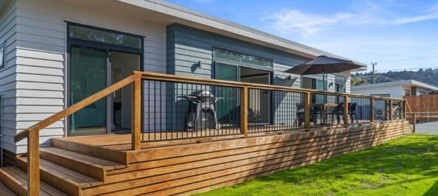 Recline on Leo | Dog-Friendly, 400m to Beach