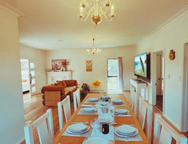 Redwoods Lodge - 6BR & 6BA - Large Groups - Free Parking