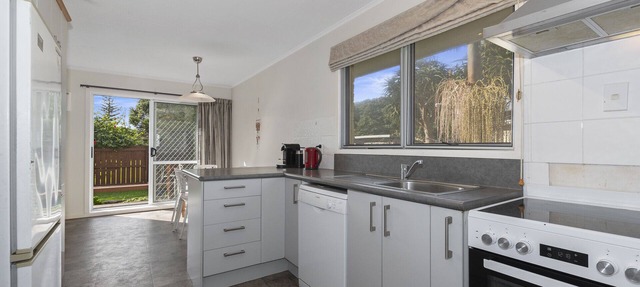 Relax at Ruakaka - Ruakaka Holiday Home