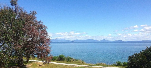 Relax Lakeside - Five Mile Bay Holiday Home