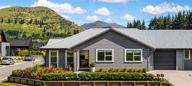 Remarkable Mountain View - 4 Bedroom Home