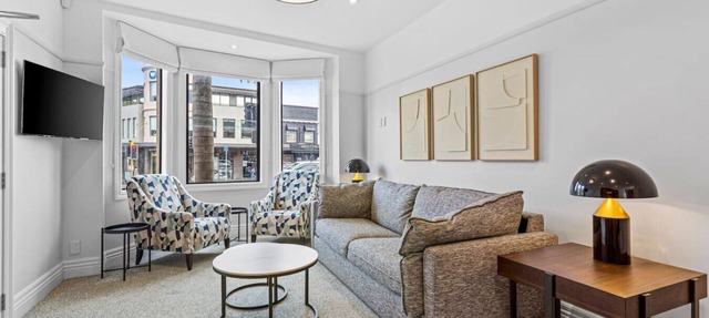 Renovated Jervois Road King Bed Parking
