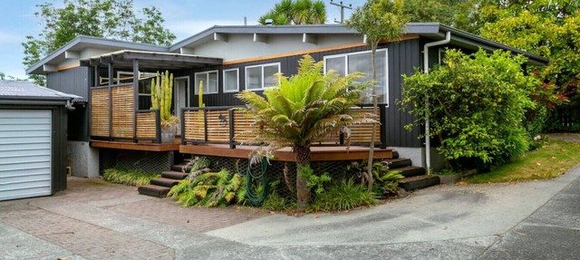 Richards - Spacious, charming, private and cosy, with Spa Bath and large outdoor deck