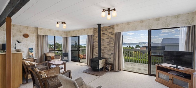 Richmond Views - Lake Taupo Holiday Home