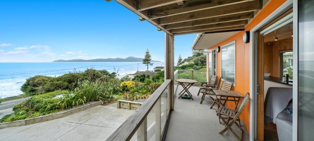 Rippling Waves Lookout - Raumati South Home