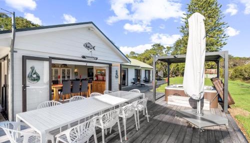River Palms Retreat - Paihia Holiday Home