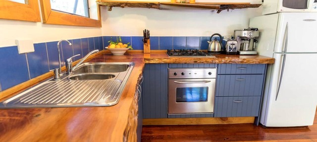 Romantic Cottage Rental with Outdoor Bathtub in Bay of Islands, New Zealand