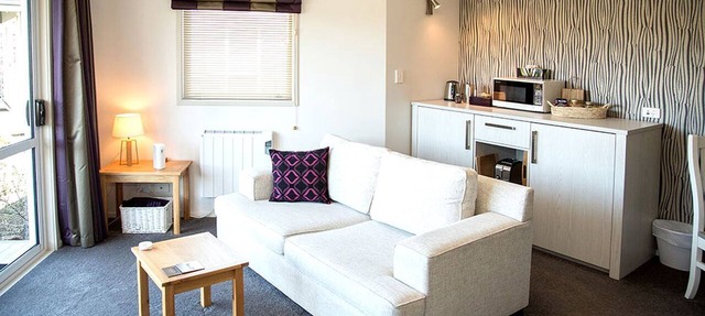 Romantic Rental with a Luxurious Hot Tub near Tongariro Crossing, New Zealand