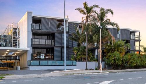 Rooftop Retreat - Mount Maunganui Holiday Home