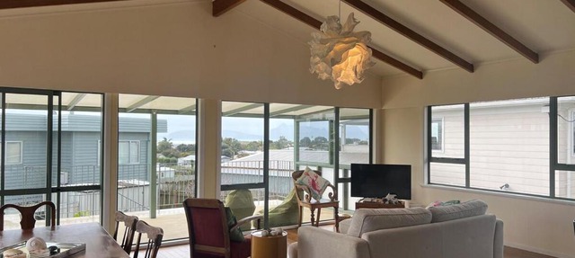 Ruakaka Beachhouse with Seaview