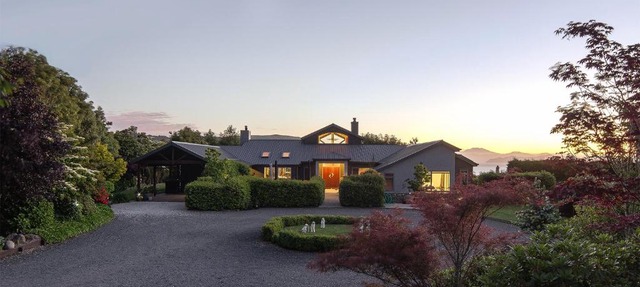 Ruru Lodge - Bed and Breakfast