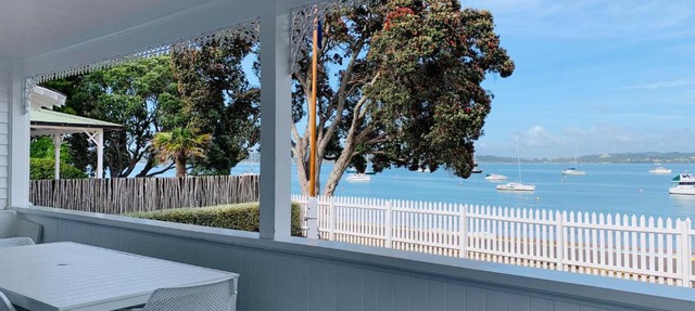 Russell Accommodation - 9 The Strand - 4 Bedroom - Historic - Beach Front