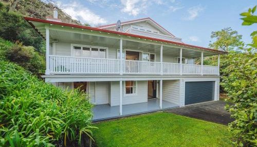 Russell Accommodation Escape North - 6 Bedrooms - Russell Central - 14 Guests