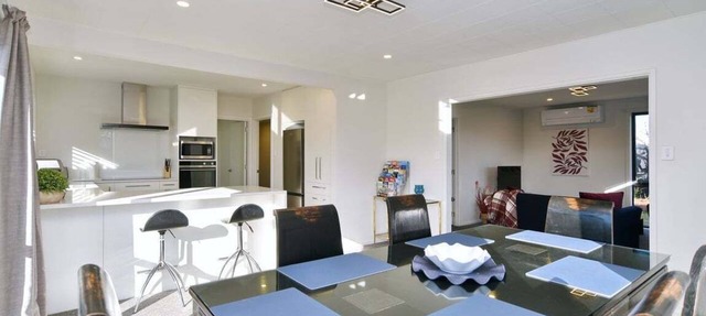 Russley home near the airport, single level with parking