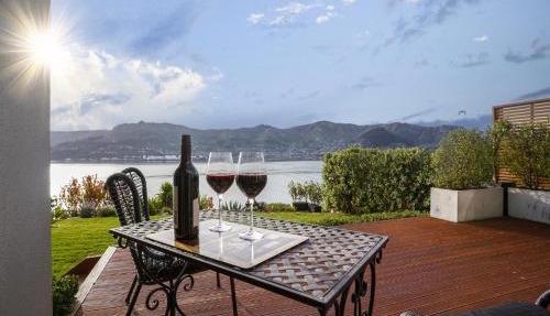 Sanctuary At The Bay - Diamond Harbour Retreat