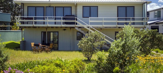 Sandy Doorstep - Whangamata Beachfront Apartment