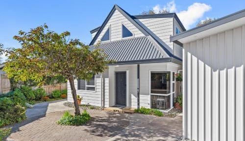 Sandy Feet - Papamoa Beach Holiday Home